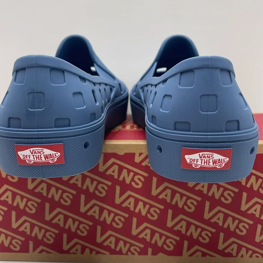 Vans • WMNS Slip-On Trk
Captains Blue
VN0A5HF8ZR8
Sneakers - Picture 14 of 16